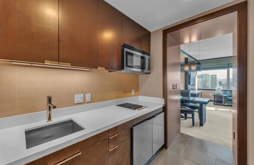 Las Vegas Strip Condo | Gorgeous Suites Vdara