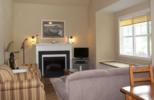 Oroville Cottage | Gorgeous Summer Cottage on Lake Osoyoos