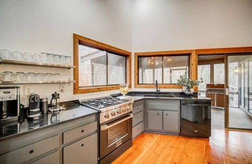 Big Canoe Cabin | Gorgeous Summer Home in Big Canoe!