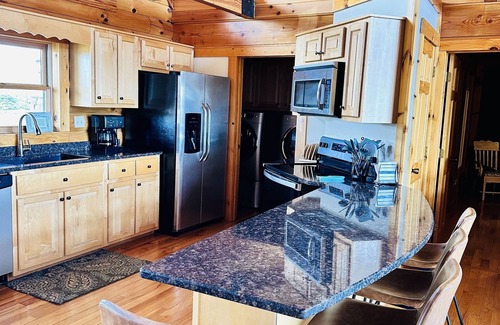 Celina Cabin | Gorgeous Sunrise Cabin with Views