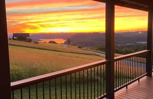 Celina Cabin | Gorgeous Sunrise Cabin with Views