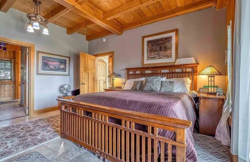 Westwood House | Gorgeous timber frame, 2 master suite home overlooking Lake Almanor