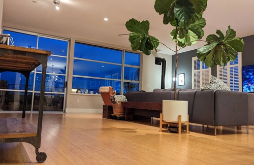 Potrero Hill Condo | Gorgeous, top floor home with incredible views and great location.