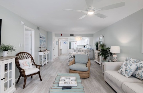 Sanibel Condo | Gorgeous Top Floor Beach Condo at Breakers West