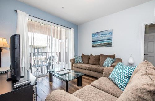 Florida Central Atlantic Coast Apartment | Gorgeous Top-Floor Condo w Private Balcony