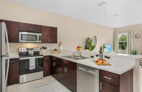 Iona House | Gorgeous Townhome Close to the beaches