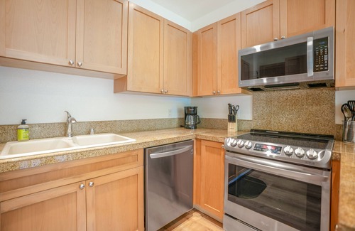 Princeville Condo | Gorgeous two-level condo with resort-style pool & hot tub - close to beach
