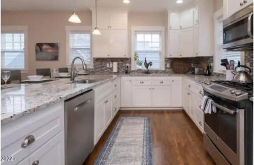 Roads End House | Gorgeous Unique Luxury Oceanview Home w/Spa. Easy walk to beach.