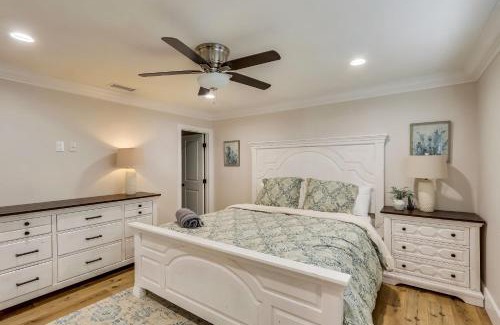 Orange House | Gorgeous Upgraded 5 Bedroom & 4 Bath Home with Jacuzzi