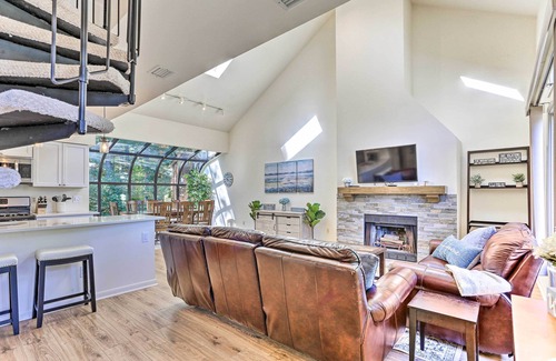 Vernon Condo | Gorgeous Vernon Township Condo w/Balcony!