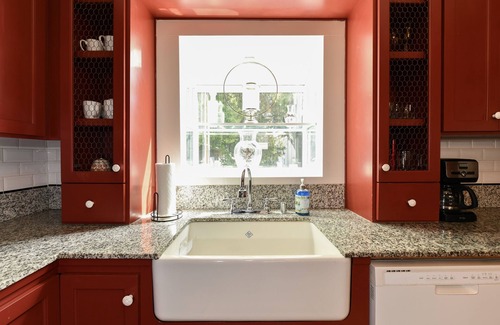 Napa House | Gorgeous Victorian-Downtown Napa! THE CARRIAGE HOUSE, 2br, 2ba, walkable.