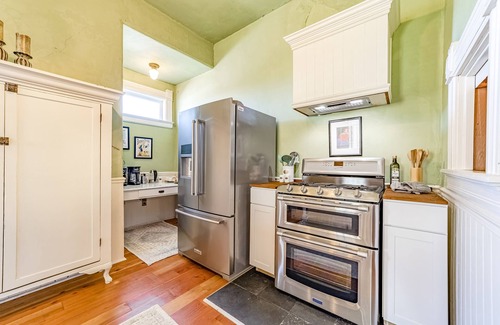 Greenside Park House | Gorgeous Victorian home near shops and dining with porch, washer/dryer & WiFi