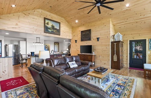 Blairsville Cabin | Gorgeous View of Lake Nottely!
