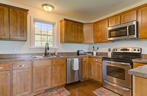Intervale House | Gorgeous views await you at the 6 Bed Room 3200 sq ft Hites Peak!