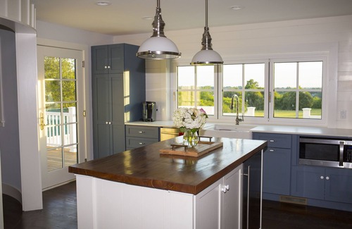 Newport East House | Gorgeous Views, Just Minutes From First Beach!