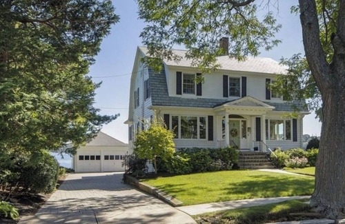 Salem House | Gorgeous Views - Private Beachfront