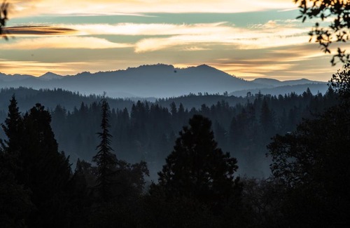 Groveland Villa | Gorgeous villa overlooking Yosemite mountains