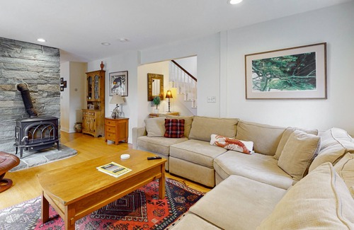 Camden House | Gorgeous, walkable home with water view, deck & washer/dryer - snowbird-friendly