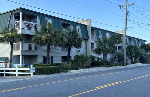 North Myrtle Beach Condo | Gorgeous water front view with 2 minute walk to the beach.