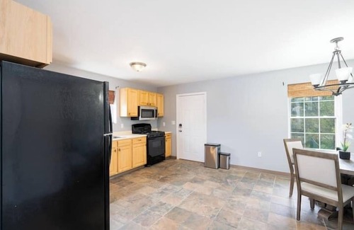 New Haven House | Gorgeous Waterfront 3 Bedroom, 1.5 Bathroom Unit.