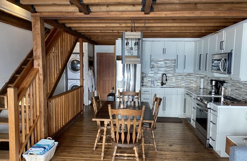 Central Okanagan Cottage | Gorgeous Waterfront cottage in sunny West Kelowna on Okanagan lake