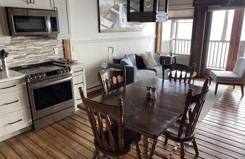 Central Okanagan Cottage | Gorgeous Waterfront cottage in sunny West Kelowna on Okanagan lake