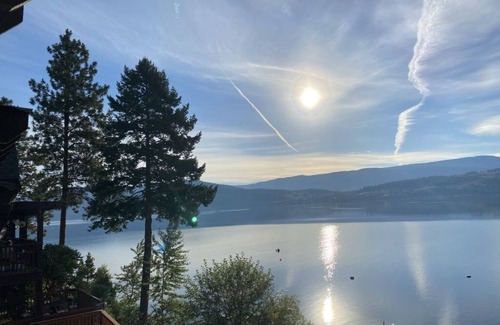 Central Okanagan Cottage | Gorgeous Waterfront cottage in sunny West Kelowna on Okanagan lake