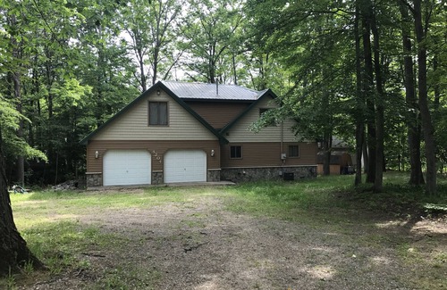 Kalkaska House | Gorgeous Waterfront Getaway