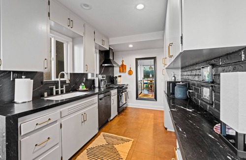 Silver Strand House | Gorgeous Waterfront Ocean Views!