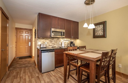 Bigfork Condo | Gorgeous waterfront views, private balcony & A/C - Marina Cay Bayside Studio