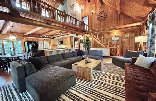 Lawndale Cabin | Gorgeous XL Log Cabin in Bloomington, IL! 2 Game Rooms + Hot Tub & Sauna!