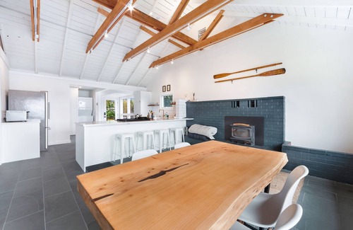 Old Town House | Gorgeously styled bungalow overlooking Bodega Harbor, Sauna, walk to town, Dogs