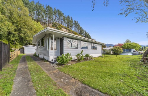 Turangi House | Gosling Cottage - Tūrangi Holiday Home