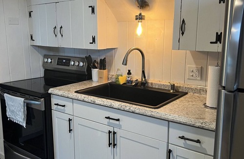 Geneva-on-the-Lake Apartment | GOTL Lakeview Loft- Sunset Vacation Rentals