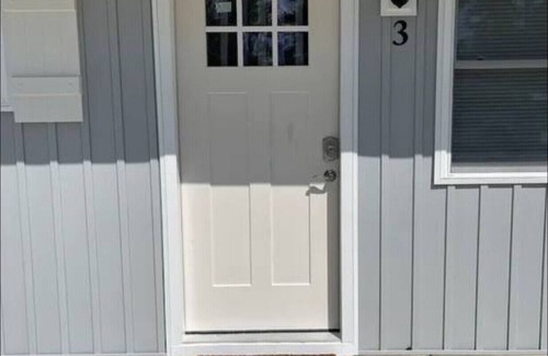 Geneva-on-the-Lake Apartment | GOTL Strip Suite #3- Sunset Vacation Rentals