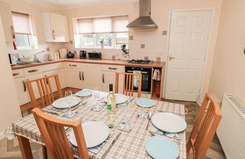 Flamborough Cottage | GOUGH BANK, pet friendly, with a garden in Flamborough