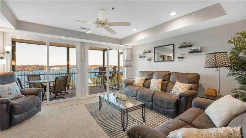 Lakeland Villa | Gourgeous lake views, amazing susets, on main channel