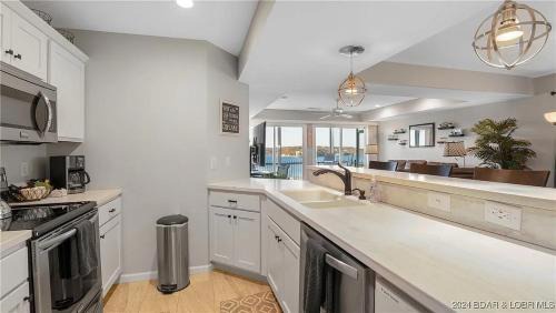 Lakeland Villa | Gourgeous lake views, amazing susets, on main channel
