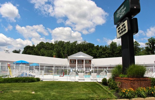 Falls Church Hotel | Governor House Inn