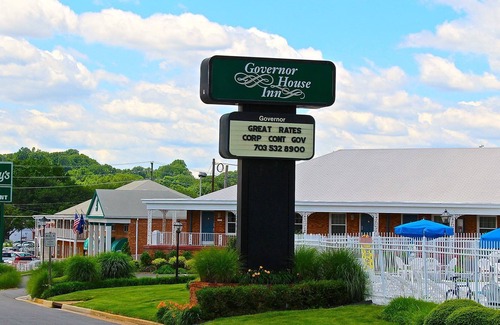 Falls Church Hotel | Governor House Inn