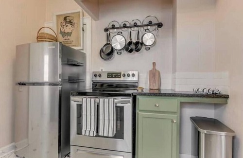 Lincoln Terrace House | Governor's neighborhood OR med