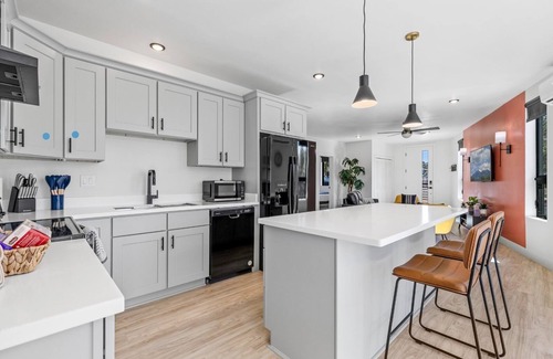 Flagstaff Apartment | Gr Canyon·Sedona passage·NAU w/2 kings· pets· EV charger