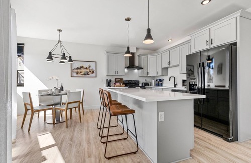 Flagstaff Apartment | Gr Canyon·Sedona passage·NAU w/2 kings· pets· EV charger