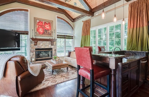 Mequon House | Grace Manor - A Poshabodes Luxury Property