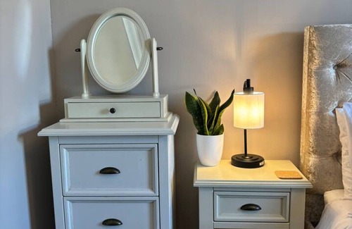 Tring Apartment | Grace`s Guesthouse Room 4