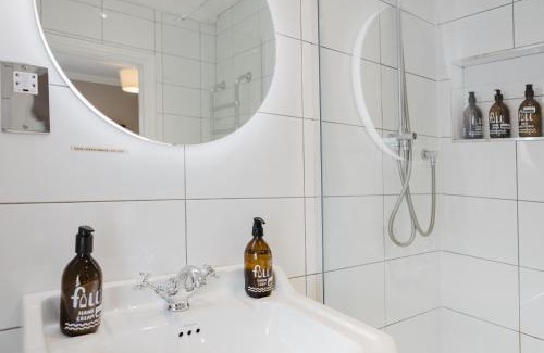 Tring House | Grace's Guesthouse 68a