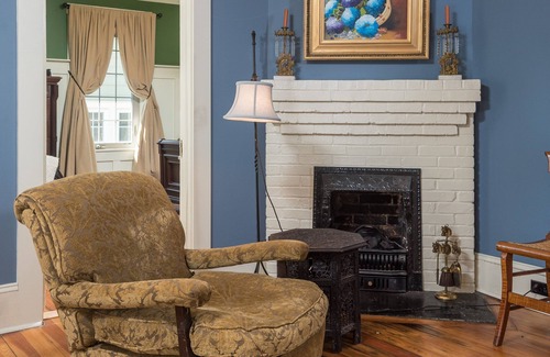 Historic Montford Cottage | Graceful 1915 cottage on peaceful cul-de-sac, 4 blocks to downtown civic center!