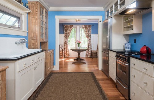 Historic Montford Cottage | Graceful 1915 cottage on peaceful cul-de-sac, 4 blocks to downtown civic center!