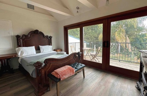 Walnut Valley House | Graceful 1B1B Home