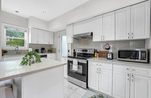 Landsdale House | Graceful Home Near DT GO Hospitals Waterfalls